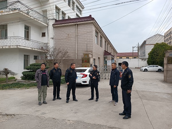 區(qū)應(yīng)急事務(wù)局來(lái)公司檢查1.jpg